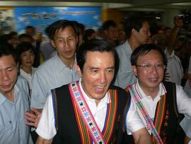 アミ族豊年祭2011：台東市の原住民族PRイベントに馬総統登場！