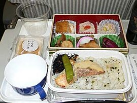 JAL特典航空券で台湾へ。近距離線機内食は弁当で定着のようです。