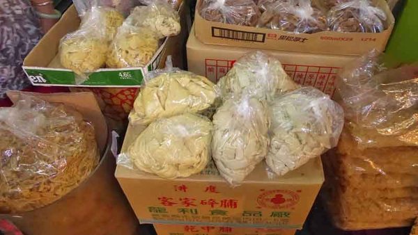 台湾で必ず買う食材の一つ 乾筍尾茸 いわゆるメンマ シナチク の原料です